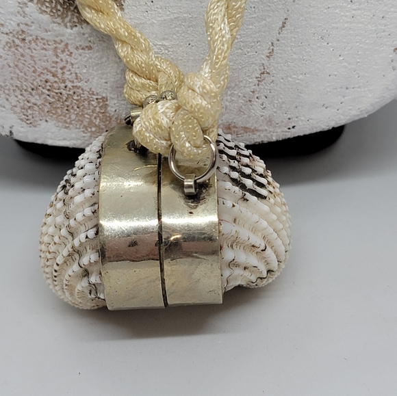 Beautiful Late 19th Century Antique Cockle Shell Pendant Necklace - Picture 5 of 9